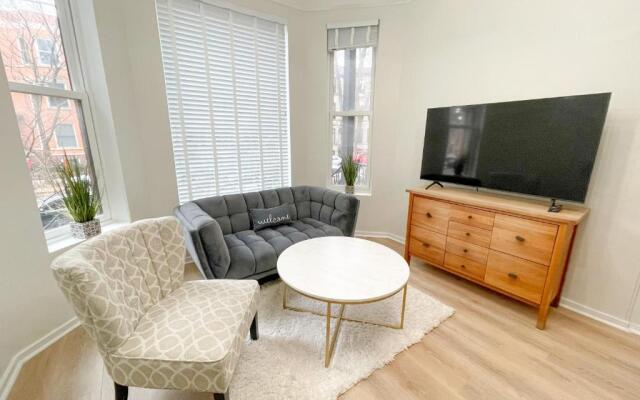 Wrigleyville Friends Unit - 5bdrm