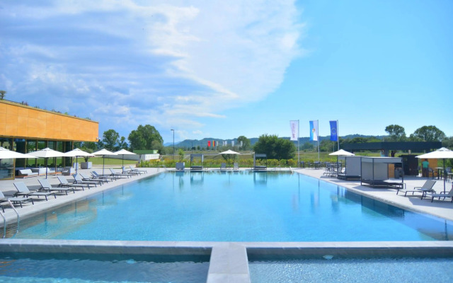 mk | hotel tirana
