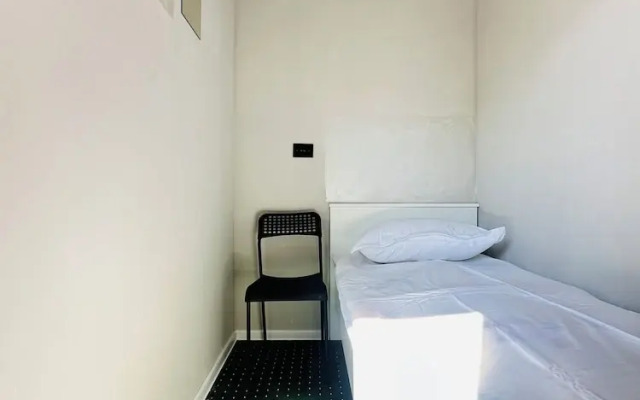 Center Capsule Hotel