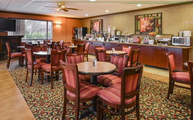 Best Western Plus Cascade Inn & Suites