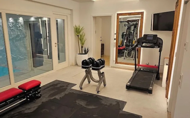 UG Neubau City Wohnung (optional Pool+Gym+2tes Bad extra buchbar)