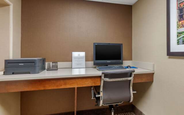 Comfort Inn & Suites Hamilton Place