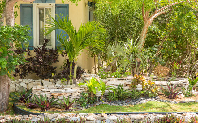 Kokomo Botanical Resort