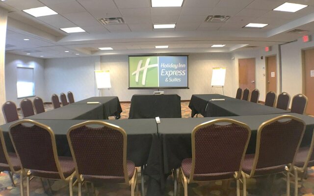 Holiday Inn Express & Suites Waukegan by IHG