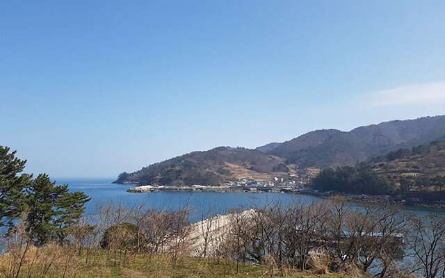 Yeosu Hyangilam Jeonmangdae Pension
