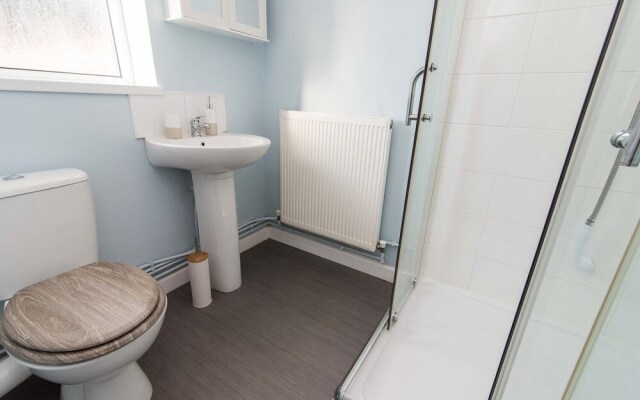Contractor 4-bed House in Coventry