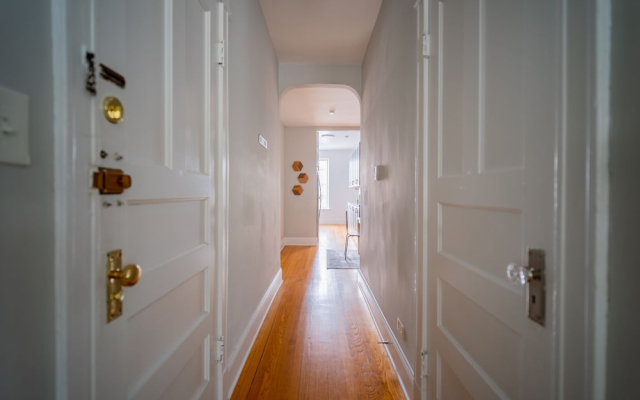 2BR Apt in Lively Ngbrhood Wrigley Field