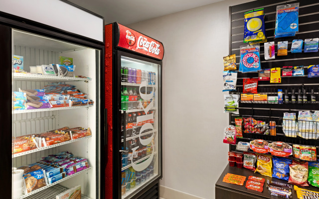 Holiday Inn Exp Stes Shawnee