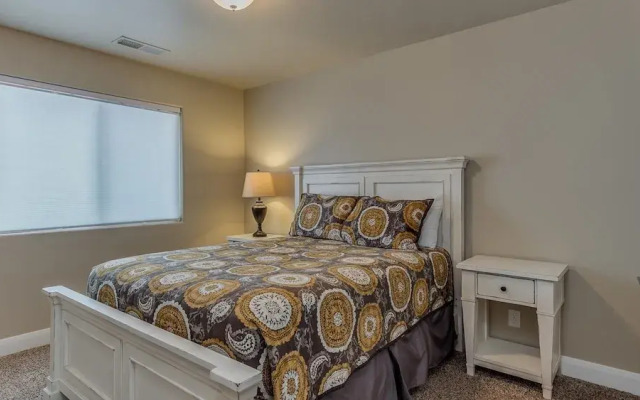Razorback Ridge 4 Bedroom Apts by RedAwning