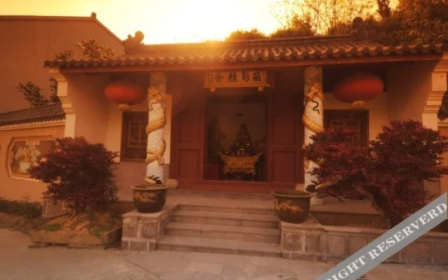 Shangri-La Holiday Manor