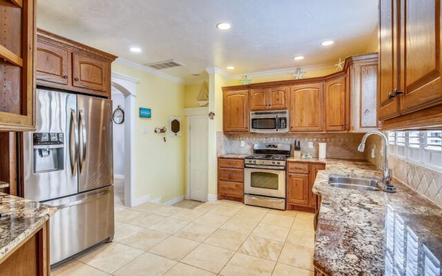 The Turquoise Turtle 4 Bedroom Home