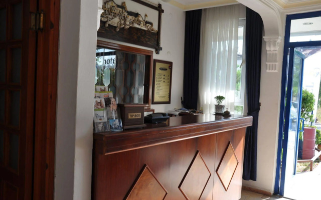 Hotel Lunay