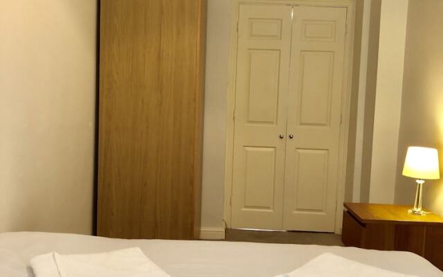 Victoria Station Apartment