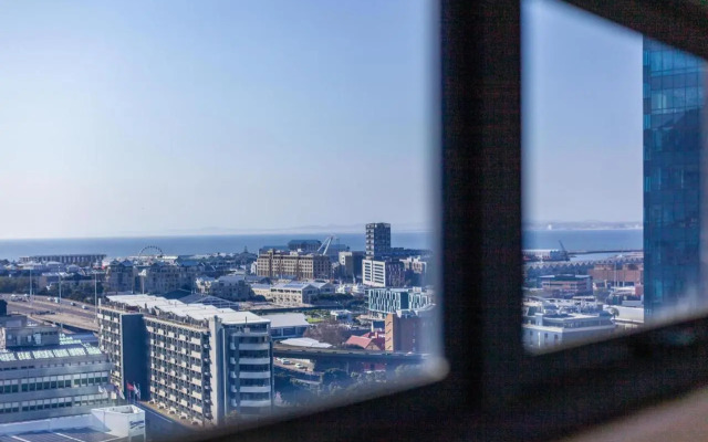 Luxuriuous 1 Bedroom in 16 on Bree