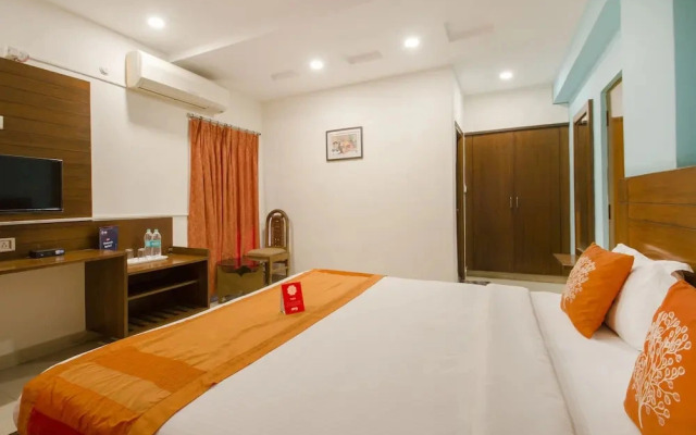 OYO 11400 The Down Town Suites
