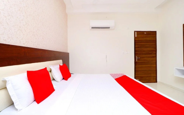 Hotel Dreamland by OYO Rooms