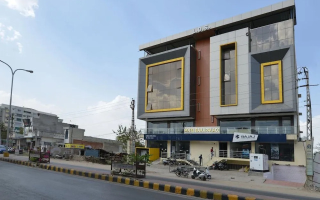 OYO 12694 Hotel Bauji Palace