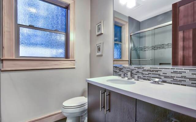 Redwood Lodge 7 Bedrooms 5.5 Bathrooms Home