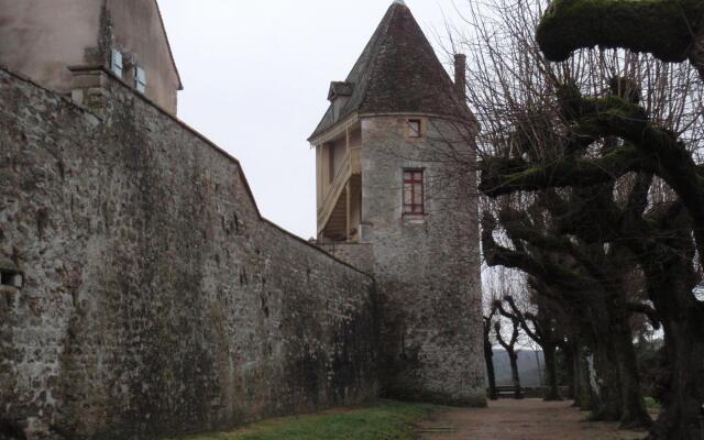 Modern Holiday Home in Vault-de-lugny With Meadow View