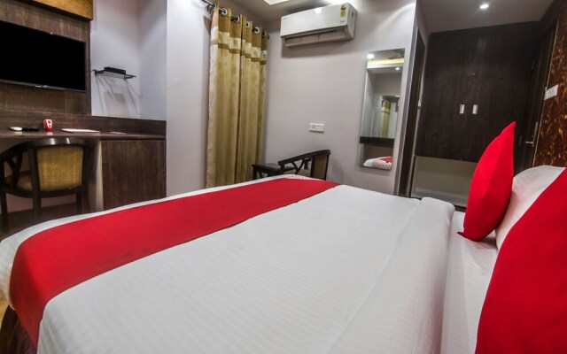 OYO 15582 Hotel Vrinda Regency