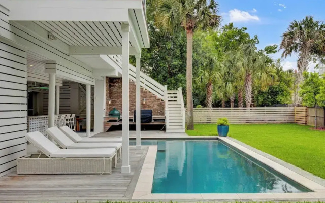 Be a Sullivans Local! 1307 Cove Avenue by Avantstay Pool + Outdoor Living