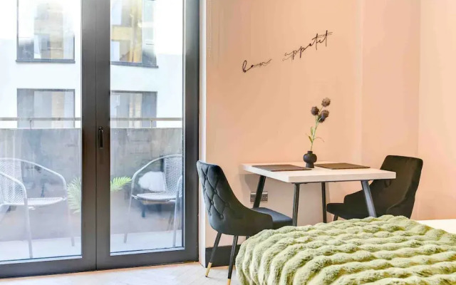 Host Stay Rox Studio