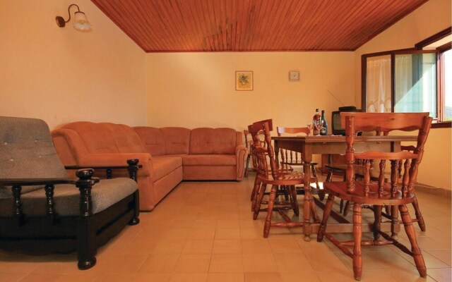 Amazing Home in Prizba With Wifi and 7 Bedrooms