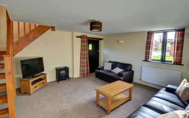 Quaint Holiday Home in South Wales With Sunny Gardens