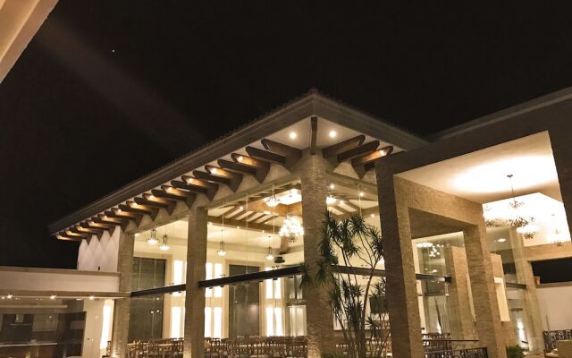 Royal Aqua Luxury Hotel & Spa