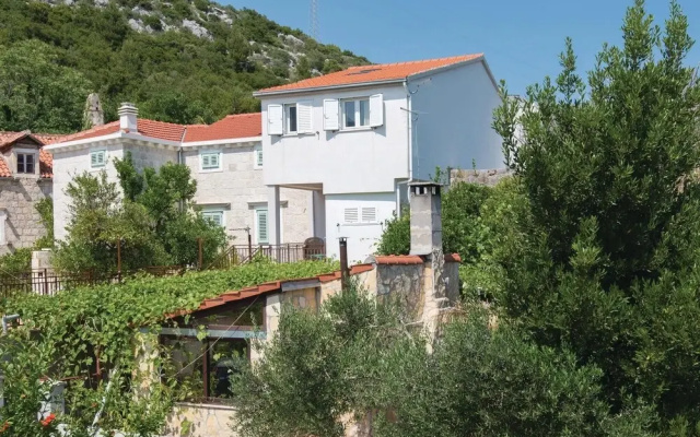 Stunning Home in Orebic With Wifi and 5 Bedrooms