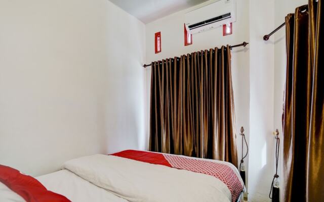 OYO 90645 Karisma Residence