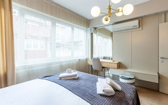Central Apartment With Bosphorus View in Cihangir