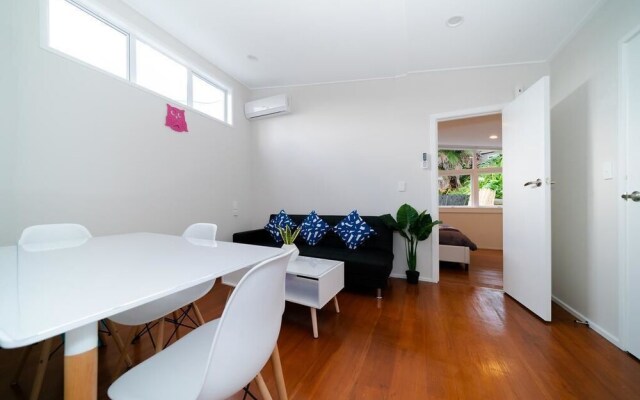 Takapuna Central Spacious & New Home