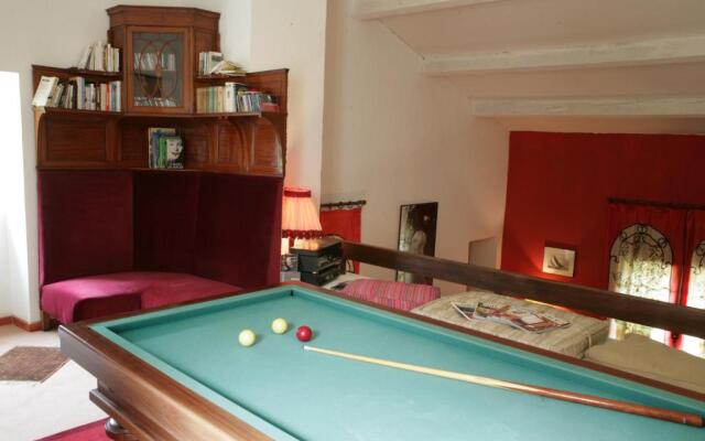 Le Mas Des Pots Rouges