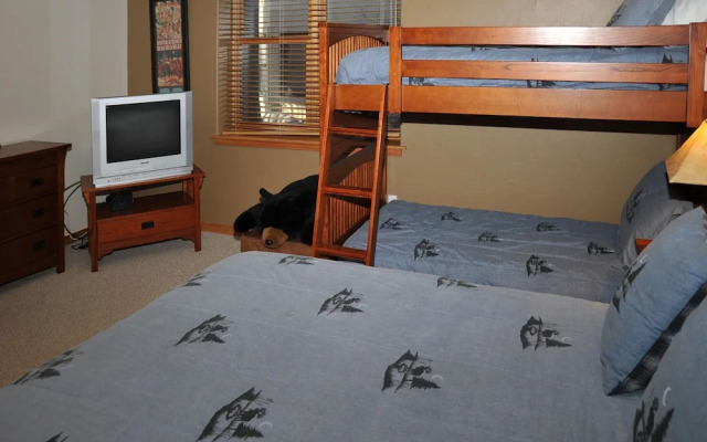 Canyon Run I-101 3 Bedroom Condo by RedAwning