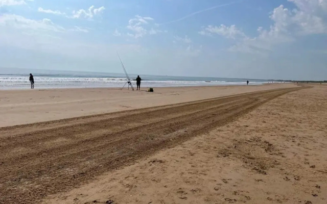 Seasideescape-2br-sleeps4-parking-petsok-fireplace