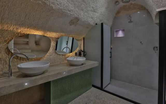 Eka Cave Maison
