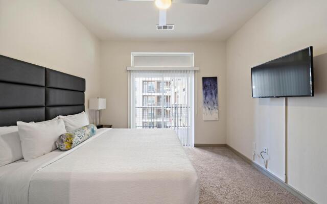 Spacious Private and Elegant Downtown Location