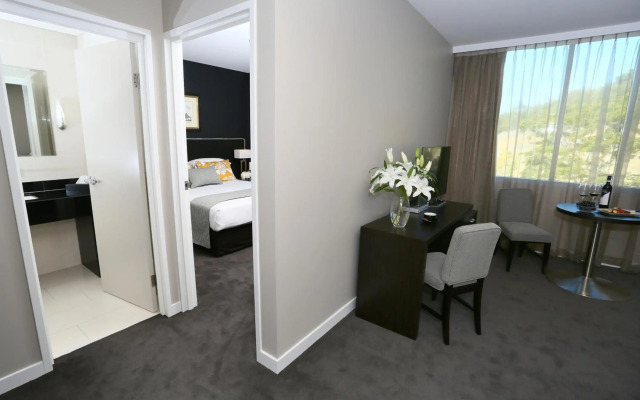 Springfield Lakes Boutique Hotel