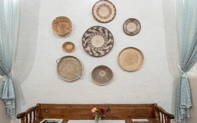 Rose Traditional House