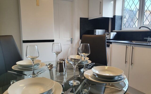 Stylish Modern House in Leamington Spa