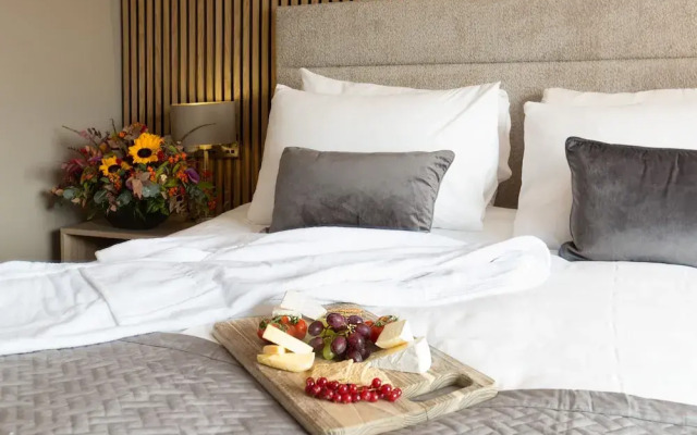 Castle Varagh Hotel & Bar