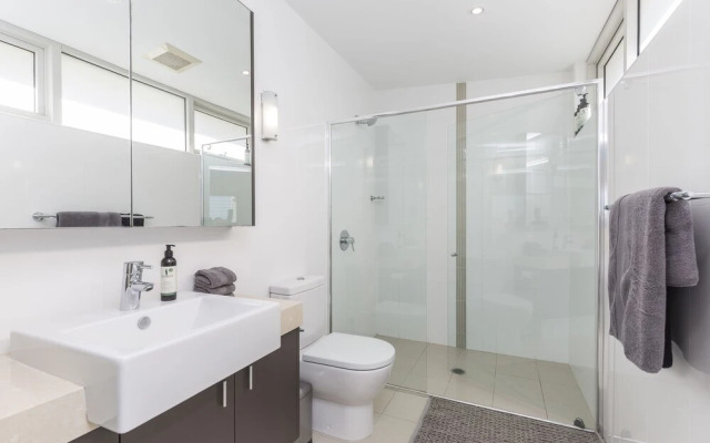 Sydney Seaside Contemporary Executive Living