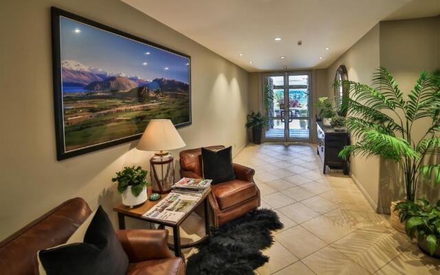 Lakeside Apartments