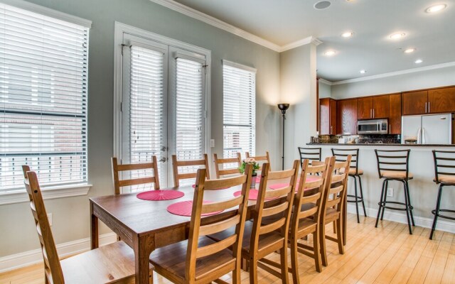 Stylish Three-story Oak Lawn House