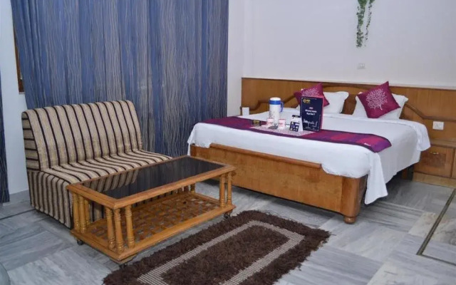 Oyo Premium Kailash Gate
