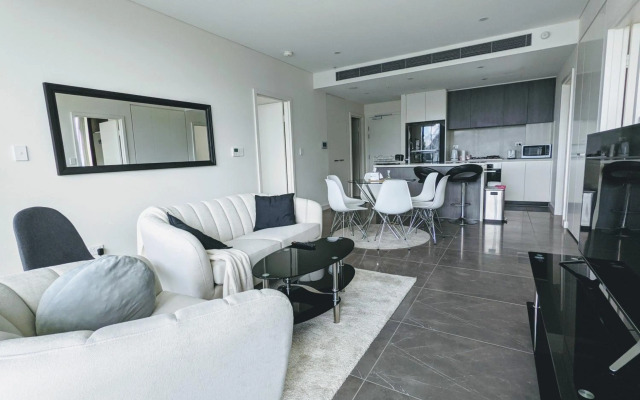 Luxury 3-bed 2-bath, balcony, with pool included, NO PARTIES!