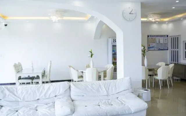 Fuxian Lake Mountain Fengyuyue Homestay