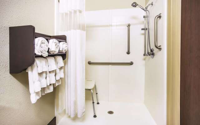 La Quinta Inn & Suites by Wyndham Evansville