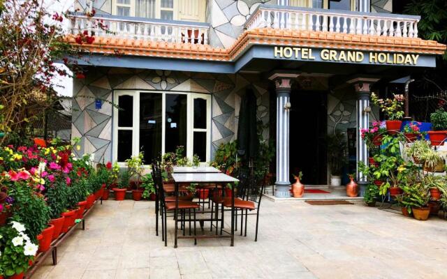 Hotel Grand Holiday